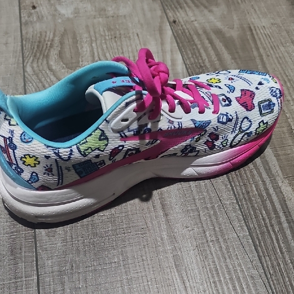 Brooks White and Pink Medical Athletic Shoes - Picture 5 of 8